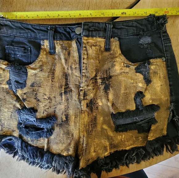 Shorts - Picture 1 of 7